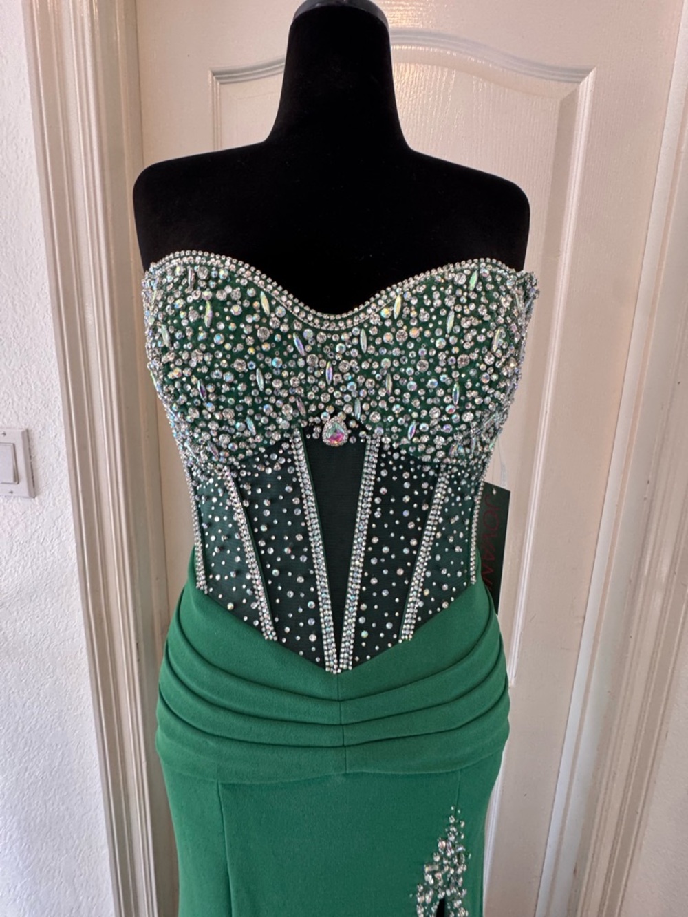 NWT Jovani Sz 10 Emerald Green Glamorous Gown with Embellished Bodice D5409 2026